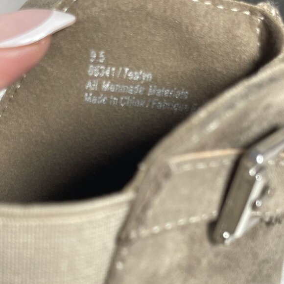 Maurices‎ Women's Taupe Grey Wedge Back Zip Ankle Boots Shoe Size 9.5 - Picture 8 of 8